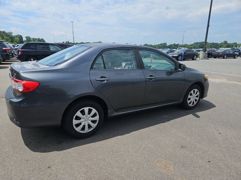 Used 2011 Toyota Corolla LE FWD image 3