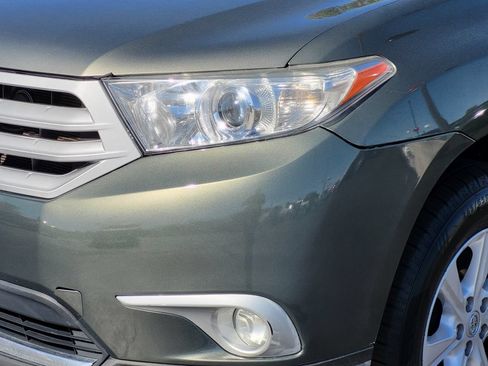Used 2013 Toyota Highlander Plus AWD/4WD image 11