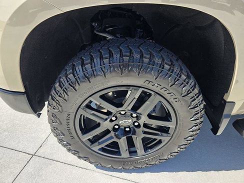 Used 2023 Chevrolet Silverado 1500 LT Trail Boss w/ LPO, Dark Essentials Package image 9