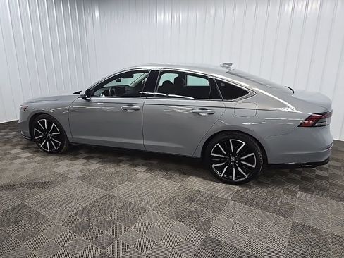 Used 2025 Honda Accord Touring image 4