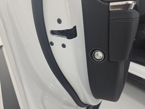 Used 2024 Rivian R1S Adventure image 32