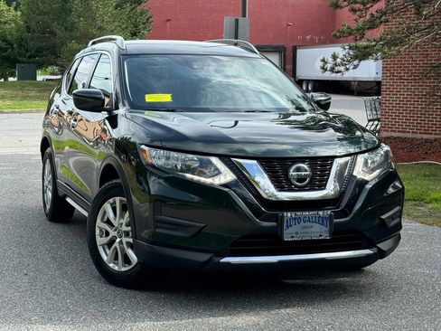 Used 2020 Nissan Rogue SV FWD image 1