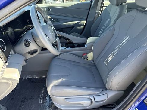 Certified 2025 Hyundai Elantra SEL image 9