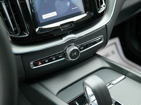 New 2025 Volvo XC60 B5 Core w/ Protection Package Premier image 15