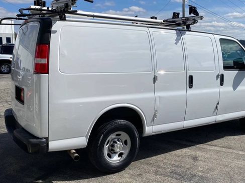 Used 2018 Chevrolet Express 2500 w/ Driver Convenience Package RWD image 5