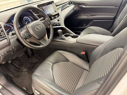 Used 2023 Toyota Camry SE FWD image 4