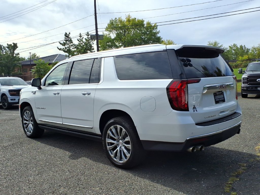 Used 2021 GMC Yukon XL Denali w/ Denali Premium Package AWD/4WD image 5