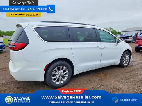 Used 2022 Chrysler Pacifica Touring-L w/ Uconnect Theater Family Group AWD/4WD image 4