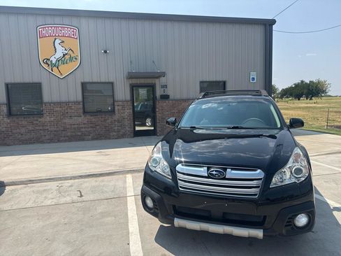 Used 2013 Subaru Outback 3.6R Limited w/ Moonroof Pkg AWD/4WD image 4