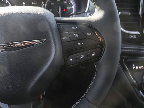 New 2026 Chrysler Pacifica Limited w/ Uconnect Theater Family Group image 29