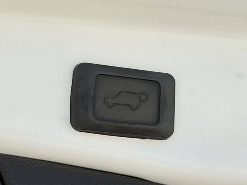 Used 2024 Toyota RAV4 XLE w/ Convenience Package FWD image 30