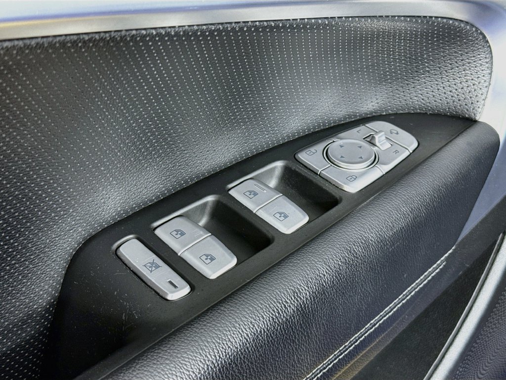 Used 2022 Genesis G70 3.3T RWD image 18