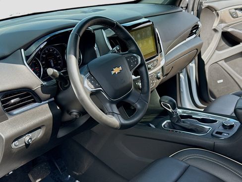 Used 2023 Chevrolet Traverse Premier AWD/4WD image 4