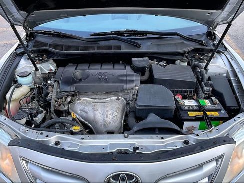 Used 2010 Toyota Camry LE image 11