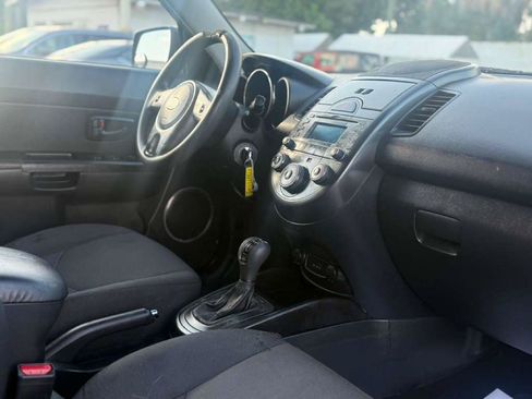 Used 2011 Kia Soul + w/ Audio Pkg FWD image 17