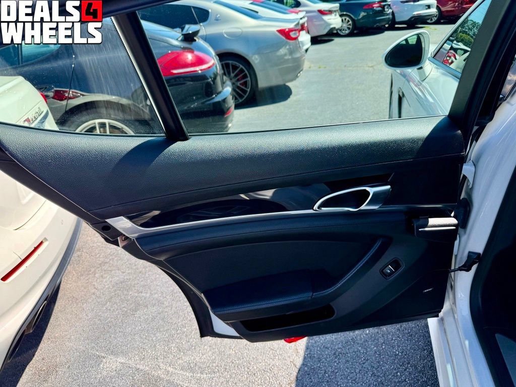 Used 2016 Porsche Panamera RWD image 35