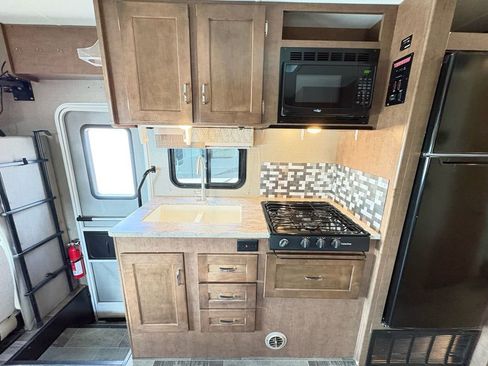 Used 2018 Ford E-450 and Econoline 450 Super Duty w/ Motorhome Prep Package RWD image 18