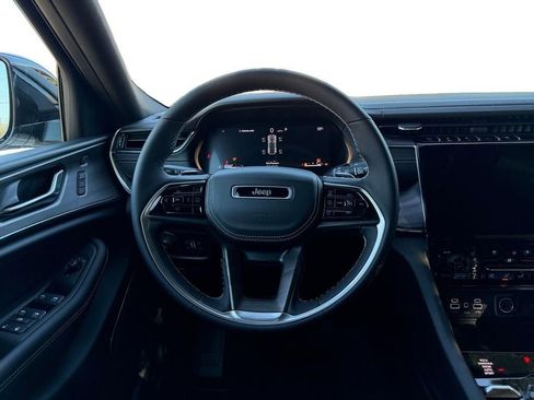 New 2025 Jeep Grand Cherokee Overland w/ Luxury Tech Group IV AWD/4WD image 12