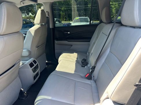 Used 2021 Honda Pilot Touring image 18