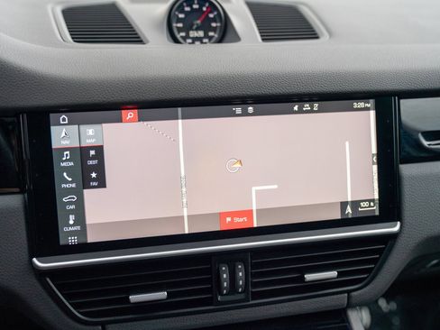 Used 2019 Porsche Cayenne S image 17