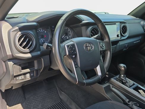 Used 2019 Toyota Tacoma TRD Sport AWD/4WD image 13