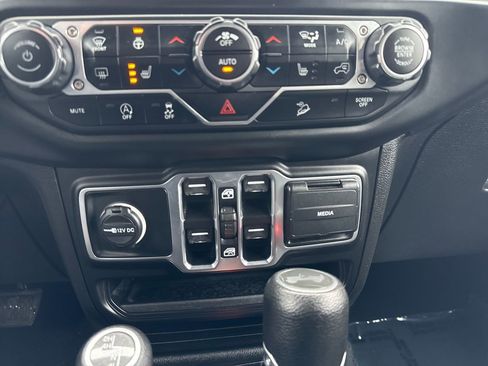 Used 2020 Jeep Wrangler Unlimited Sport S image 21