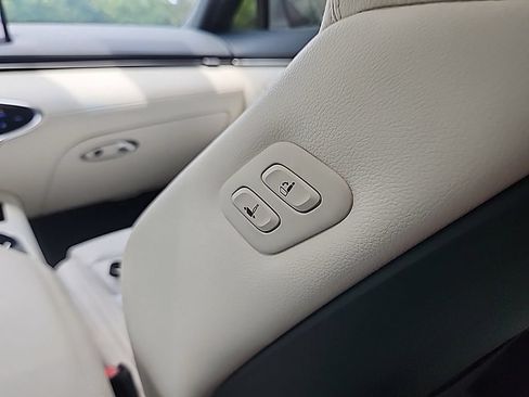Used 2025 Genesis Electrified GV70 AWD/4WD image 28