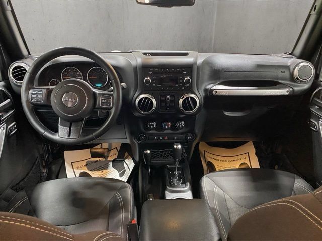Used 2017 Jeep Wrangler Unlimited Rubicon w/ Connectivity Group AWD/4WD image 3