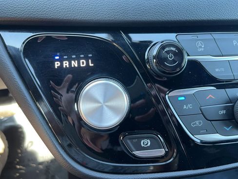 Used 2020 Chrysler Pacifica Touring-L Plus w/ S Appearance Package FWD image 20