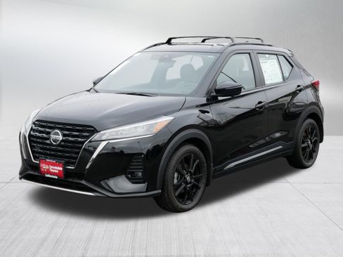 Used 2021 Nissan Kicks SR w/ SR Premium Package image 3