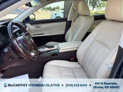 Used 2016 Lexus ES 350 w/ Luxury Package w/Wood Trim FWD image 4