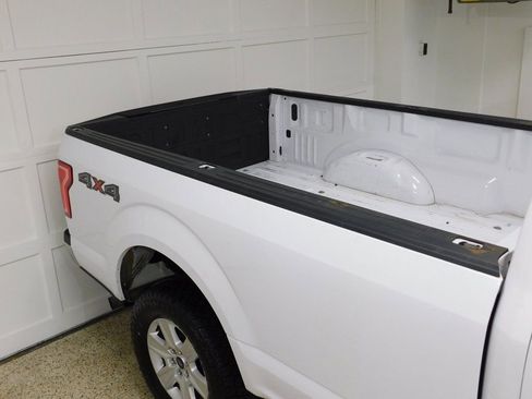 Used 2018 Ford F150 XLT w/ Heavy-Duty Payload Package image 9