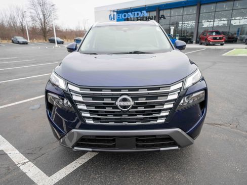 Used 2024 Nissan Rogue SL image 2