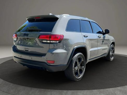 Used 2020 Jeep Grand Cherokee Laredo AWD/4WD image 5
