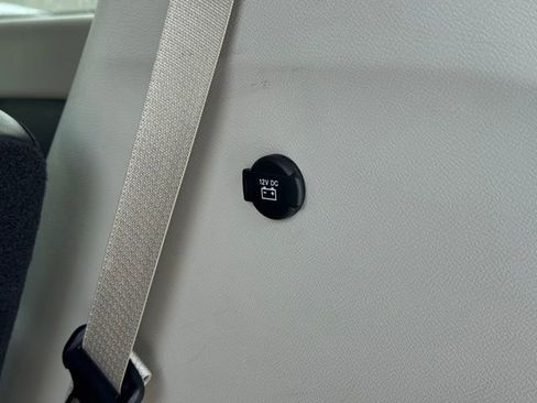 Used 2024 Chrysler Pacifica Touring-L image 10