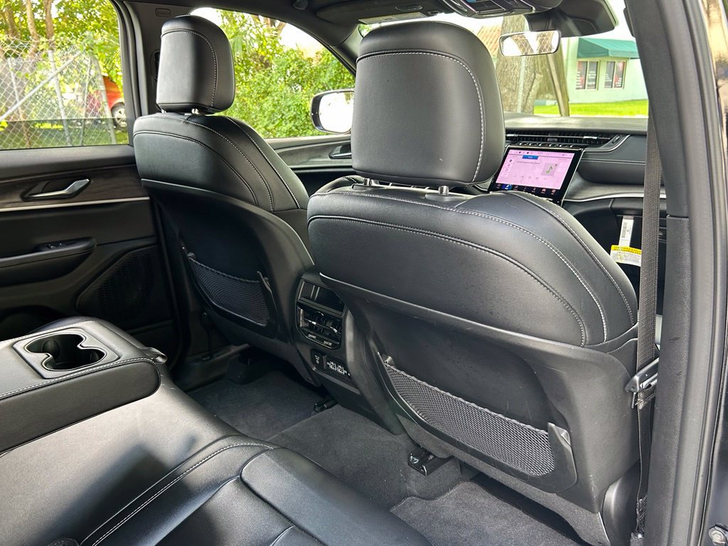 Certified 2025 Jeep Grand Cherokee Limited RWD image 40