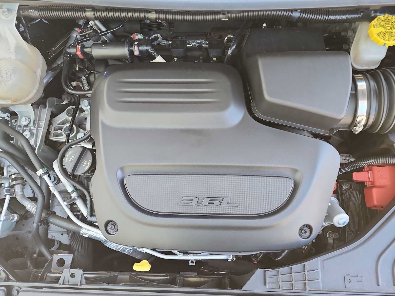 Used 2024 Chrysler Pacifica Pinnacle FWD image 13
