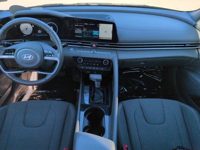 Used 2025 Hyundai Elantra SEL w/ Cargo Package FWD image 13