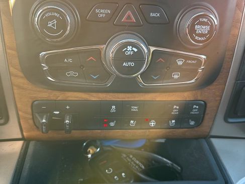 Used 2018 RAM 2500 Longhorn w/ Convenience Group image 16