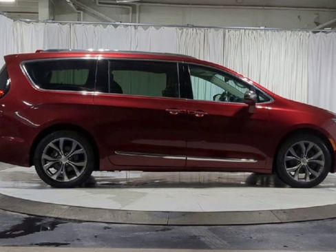 Used 2017 Chrysler Pacifica Limited w/ UConnect Theater Package image 11