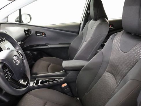 Used 2022 Toyota Prius LE FWD image 11
