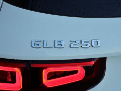Certified 2022 Mercedes-Benz GLB 250 4MATIC image 9