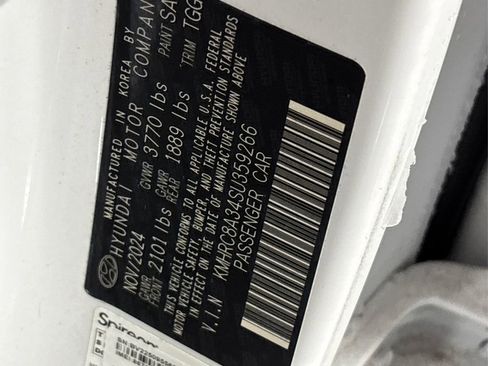 Certified 2025 Hyundai Venue SEL image 12