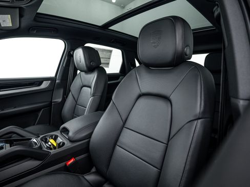 Certified 2026 Porsche Cayenne AWD/4WD image 19