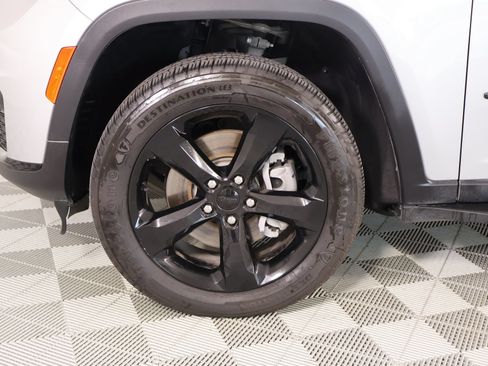 Used 2023 Jeep Grand Cherokee L Laredo AWD/4WD image 18