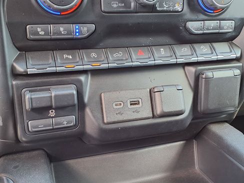 Used 2021 Chevrolet Silverado 1500 LTZ AWD/4WD image 19