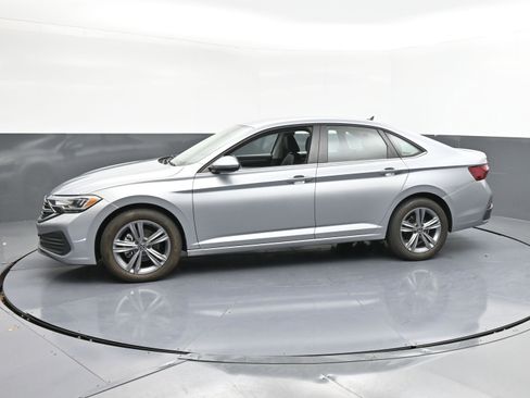 Used 2024 Volkswagen Jetta SE image 5