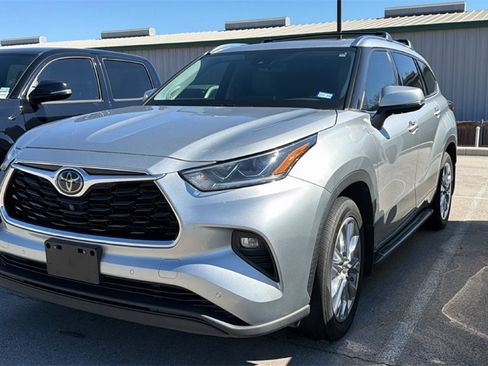 Used 2021 Toyota Highlander Limited image 15
