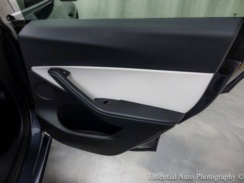 Used 2022 Tesla Model Y Performance AWD/4WD image 32
