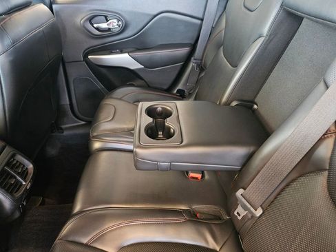 Used 2018 Jeep Cherokee Trailhawk w/ Quick Order Package 27L image 28